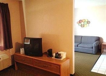 RODEWAY INN FARGO3