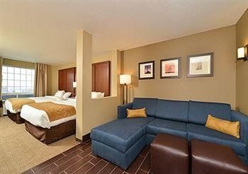 COMFORT SUITES MINOT4