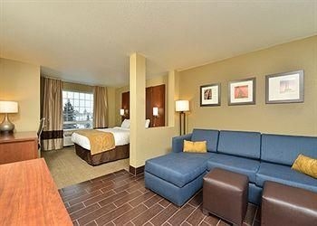 COMFORT SUITES MINOT2