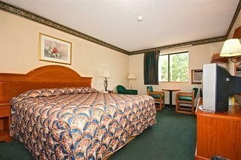 ECONO LODGE AKRON4