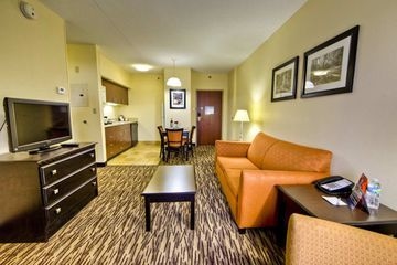 HAMPTON INN - SUITES CLEVELAND2