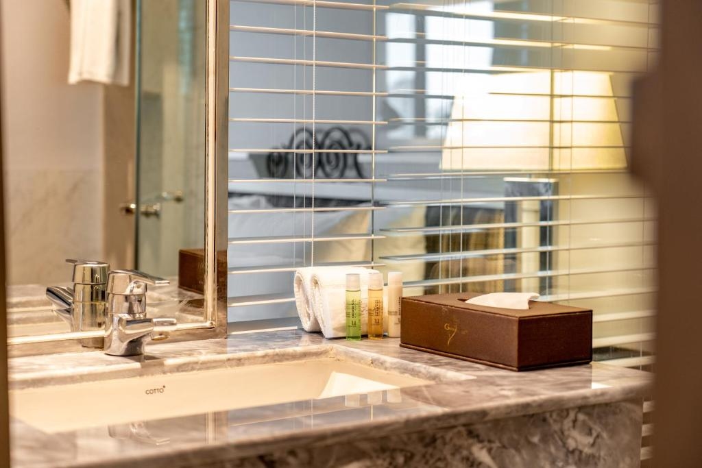Grand Riverside Hotel4