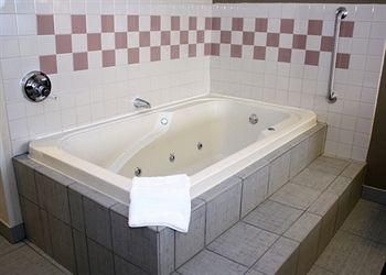 COMFORT INN DEFIANCE3
