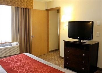 COMFORT INN DEFIANCE1