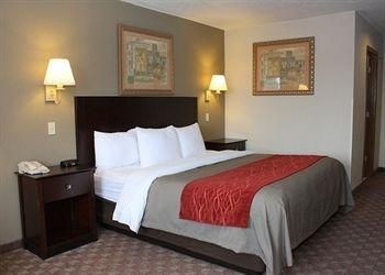 COMFORT INN DEFIANCE4