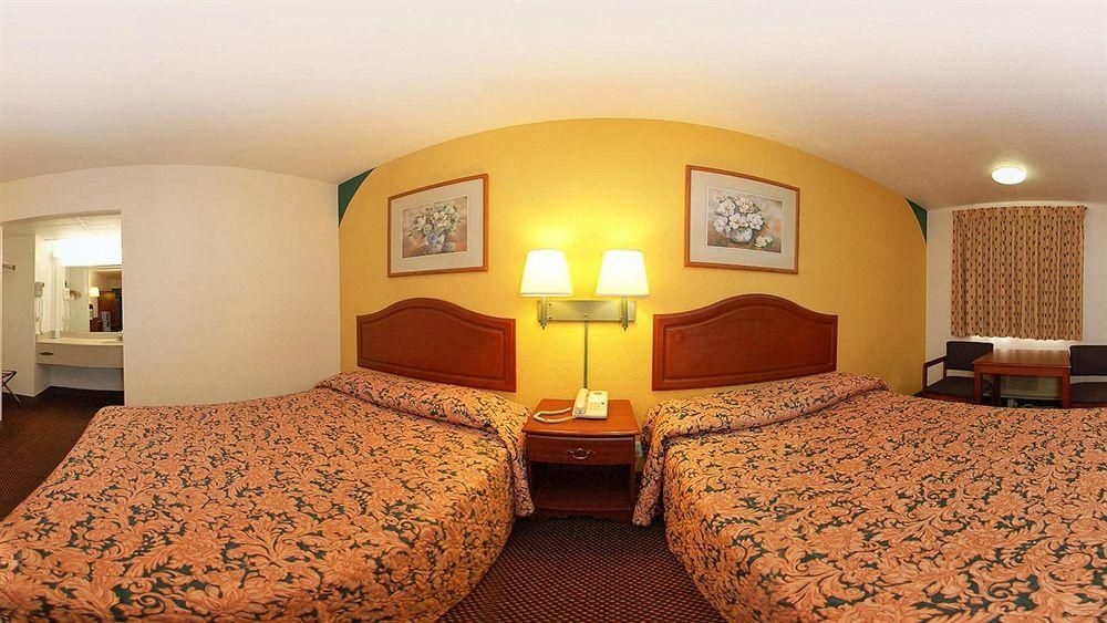 ECONO LODGE BARTLESVILLE4