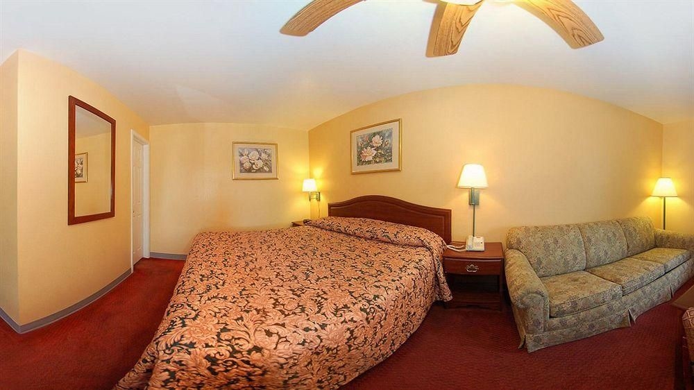 ECONO LODGE BARTLESVILLE2