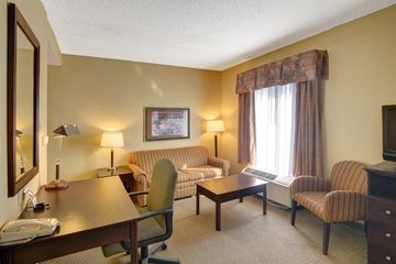 HAMPTON INN - SUITES LAWTON3