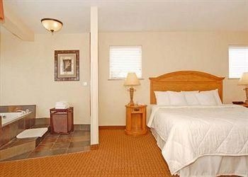 COMFORT INN & SUITES BY SEASIDE CONVENTION CENTER/BOARDWALK1