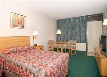 ECONO LODGE ALTOONA4