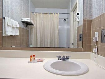 HOWARD JOHNSON INN, CARLISLE, PA1
