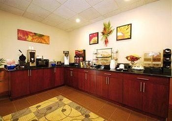 COMFORT INN GREENCASTLE3