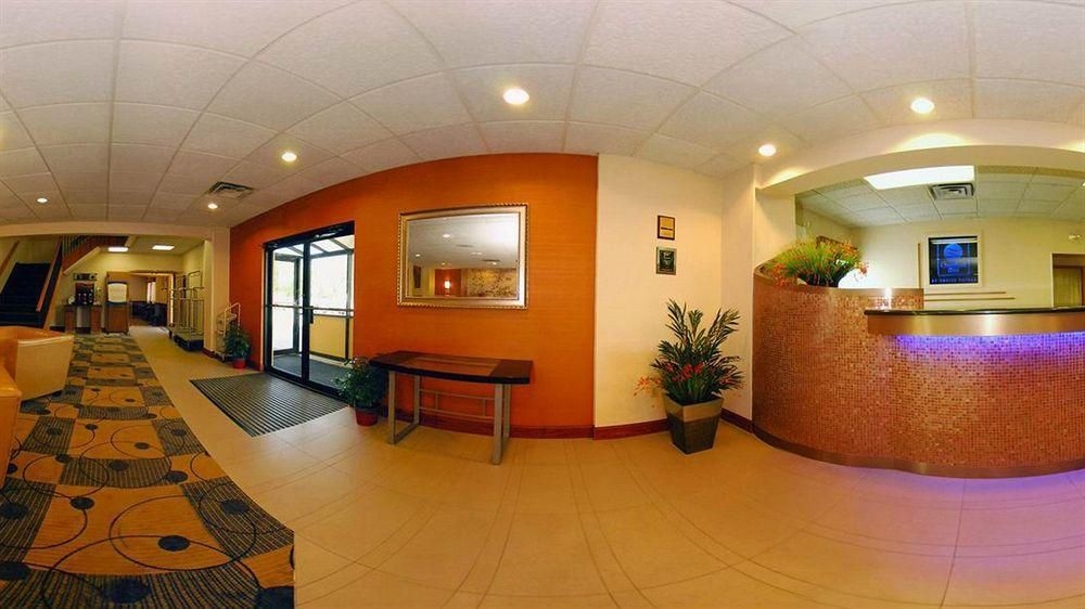 COMFORT INN GREENCASTLE4