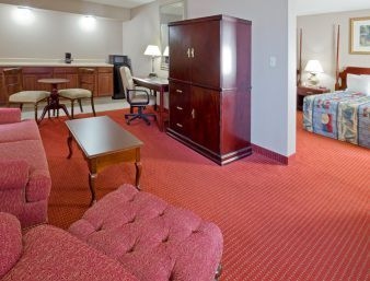 DAYS INN&SUITES CONF CENTRE3