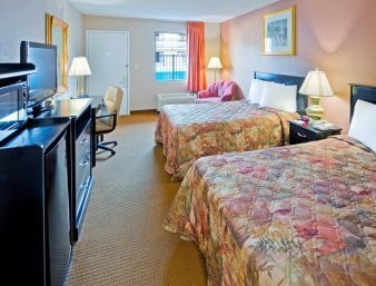 DAYS INN&SUITES CONF CENTRE2
