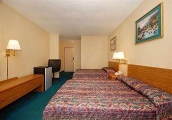 ECONO LODGE WORMLEYSBURG4