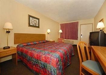 ECONO LODGE WORMLEYSBURG3