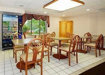 SLEEP INN SUMMERVILLE3