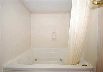 SLEEP INN CONWAY4