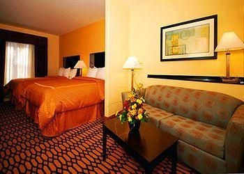 COMFORT SUITES SIMPSONVILLE1