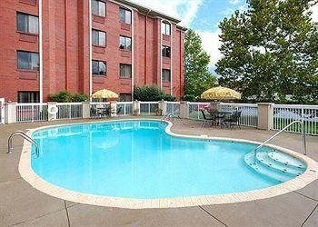 SLEEP INN BRENTWOOD4