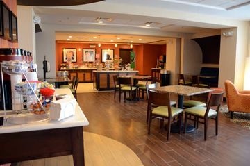 HAMPTON INN CLINTON4