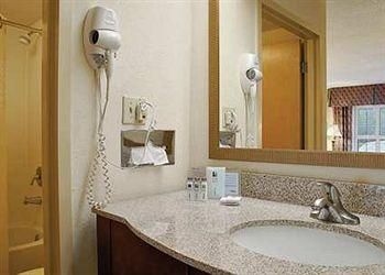 CLARION INN CLEVELAND3