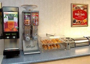 ECONO LODGE MORRISTOWN3
