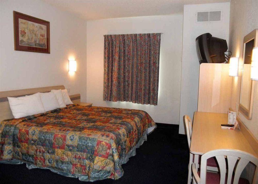 ECONO LODGE MORRISTOWN4