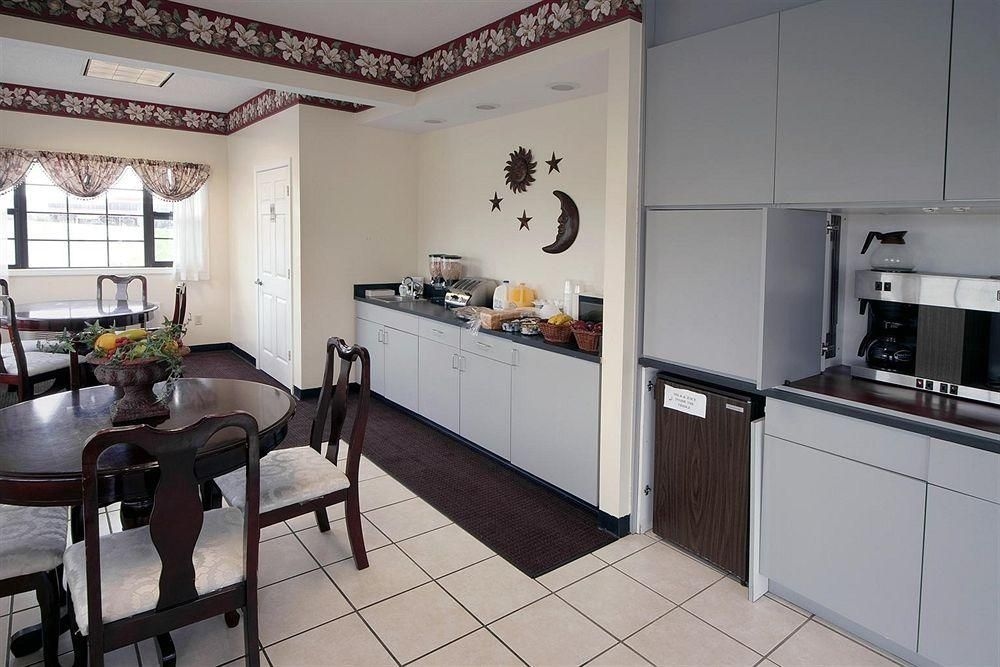 AMERICAS BEST VALUE INN4