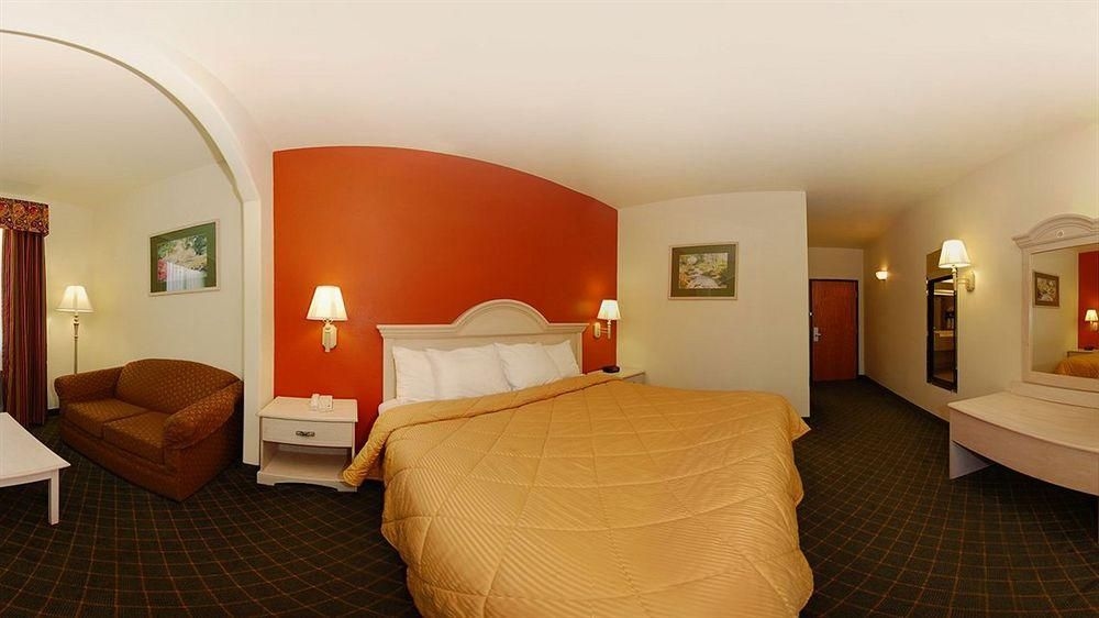 COMFORT INN BUFFALO4