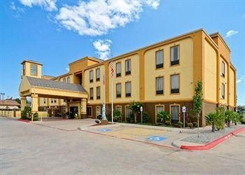COMFORT INN CORSICANA1