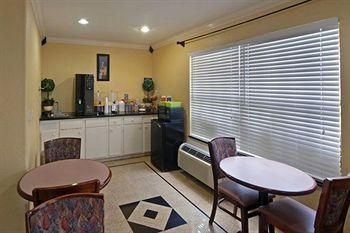AMERICAS BEST VALUE INN & SUITES-CONROE/SHENANDOAH3