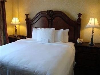 MCM ELEGANTE HOTEL AND SUITES1