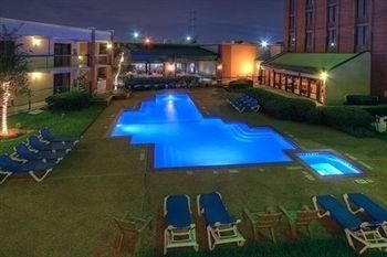 MCM ELEGANTE HOTEL AND SUITES0