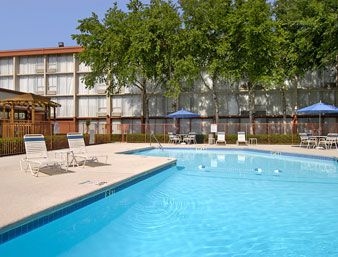 RAMADA - DALLAS LOVE FIELD2
