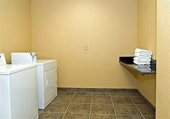 COMFORT INN & SUITES SELMA4