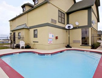 Super 8 Fort Worth1