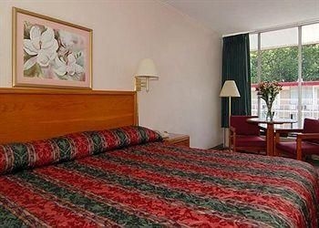 ECONO LODGE FREDERICKSBURG4