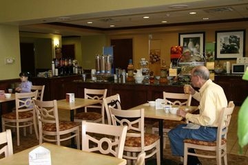 HAMPTON INN - SUITES GAINESVIL3