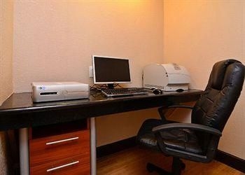 COMFORT INN HWY. 290/NW0