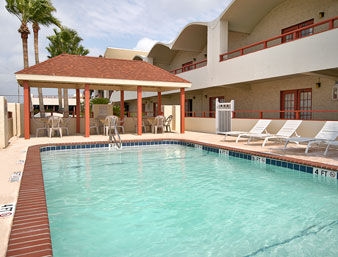 DAYS INN ROCKPORT1