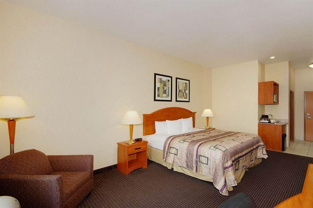 SLEEP INN & SUITES0