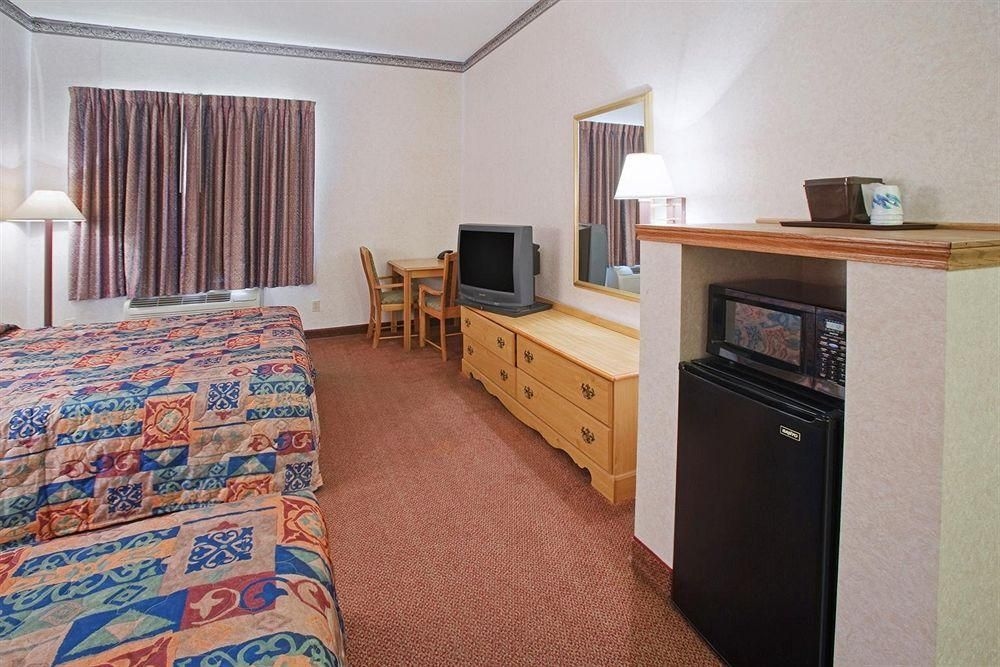 Americas Best Value Inn & Suites0