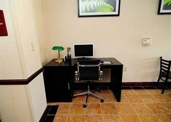SLEEP INN EMPORIA1