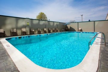 HOLIDAY INN EXPRESS2
