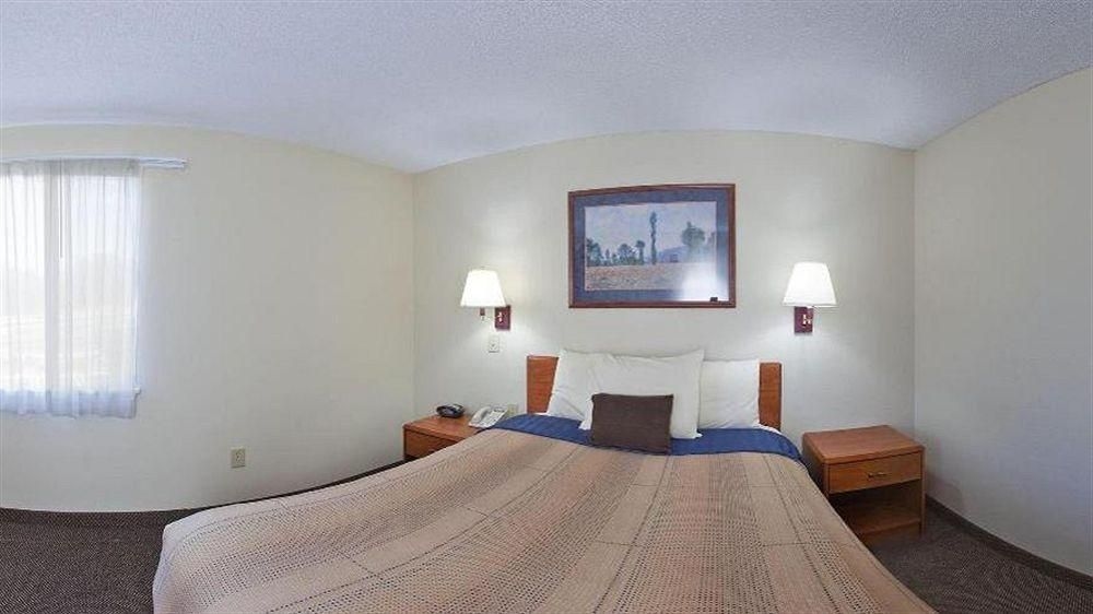 CANDLEWOOD SUITES NEWPORT NEWS/YORKTOWN1