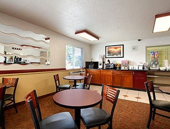 SUPER 8 KELSO LONGVIEW AREA4