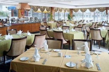 Holiday Inn Half Moon3