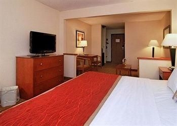 COMFORT INN EAU CLAIRE1
